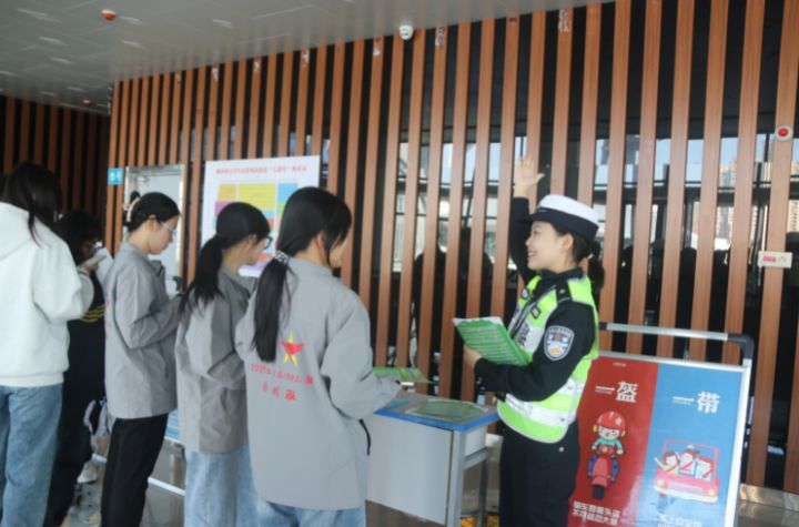 湘西公安交警走进校园筑牢青春安全防线